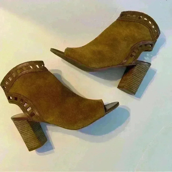 Franco Sarto Greenwich Tan Suede Cut Out Peep Toe Heeled Ankle Sandals Size 9 - Picture 3 of 8